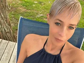 Streamate Watch Live Sex Cams of thesexymilf22