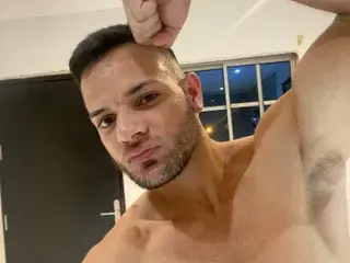 Streamate Adult Webcams of FrezisYmuscle