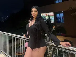 Streamate Free Live Porn of April77