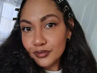Streamate Free Porn Cam of BigBrownTittyMILF