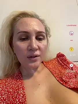 Stripchat Adult Webcam of YourBlondee
