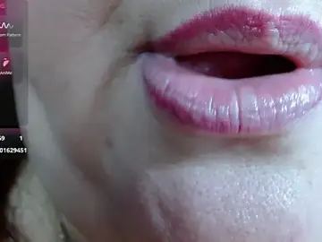 Stripchat Watch Live Sex Cams of Kerly_Doll