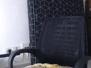 Stripchat Sex Cam of CurvyGlass
