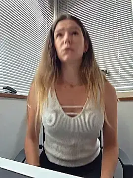 Stripchat Sex Cam of lucie_mehott