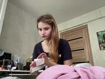 Stripchat Live Sex Cam of HeIen_cute