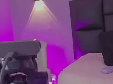 Stripchat Sex Cam of MikaelSlow