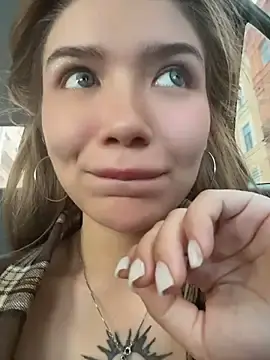 Stripchat Live Sex Cam of FlashTitsRoyal