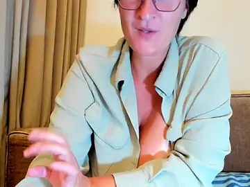 Stripchat Adult Video Chat of CurvyJules69