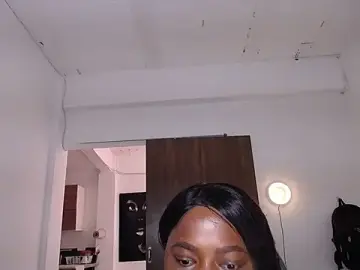 Stripchat Free Porn Cam of yselahot
