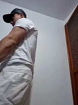Stripchat Sex Cam of TouchDaddy4