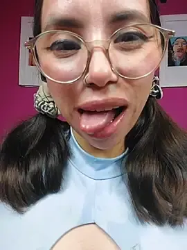 Stripchat Free Porn Cam of valentina_swallow