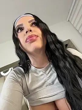Stripchat Sex Cam of ALISSON_FOXXX1