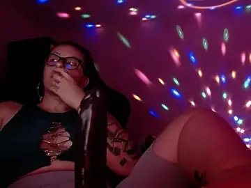 Stripchat Sex Cam of SonyaDevon