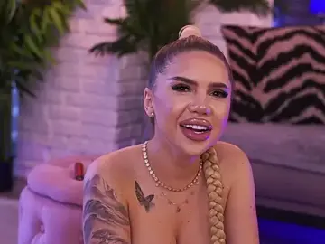 Stripchat Free Porn Cam of MaevaRey