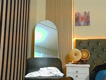 Stripchat Sex Cam of Alex_Bloom