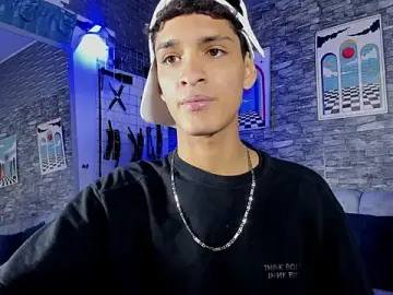 Stripchat Free Porn Cam of stevensantana1