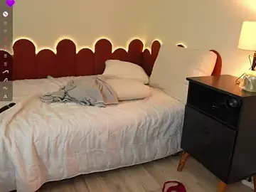 Stripchat Live Sex Cam of cuteface_bigass_