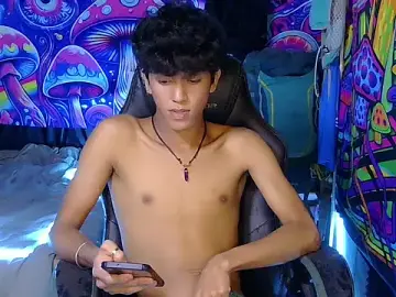 Stripchat Best live sex cam show of hugekenbigcock