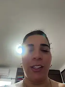 Stripchat Sex Cam of Siri_Luxx