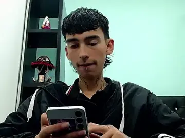 Stripchat Free Porn Cam of ttimy_x_boy