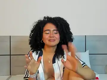 Stripchat Free Porn Cam of Kiraspell