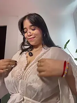 Stripchat Sex Cam of tati_reyess