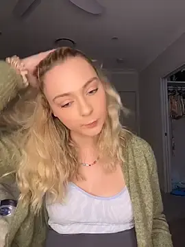 Stripchat Sex Cam of Lotttiee
