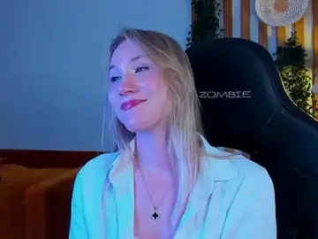 Stripchat Adult Webcam of ElaraVoltage