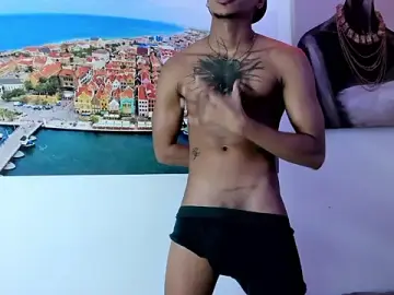 Stripchat Sex Cam of kai_storm77