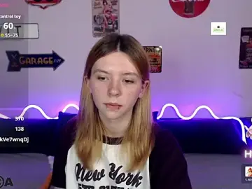 Stripchat Live Porn of CarolInWonderland