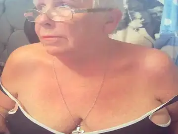 Stripchat Sex Cam of Playful_MILF_Demi