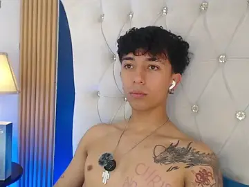 Stripchat Sex Cam of Aiden_Rivers_