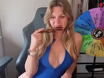 Stripchat Live Sex Cam of Lilly-Luscious
