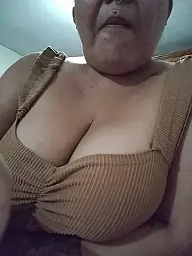 Stripchat Sex Cam of CurvyHeat