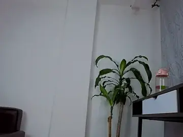Stripchat Live Sex Cam of Mariana_Lu