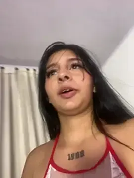 Stripchat Adult Webcam of Emilycranfrort__