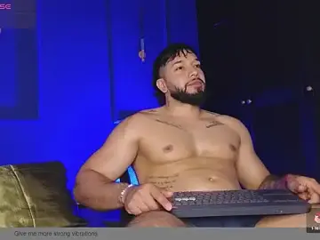 Stripchat Nude Webcam of Enzo_001