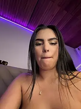 Stripchat Sex Cam of Maddy_Rouse_