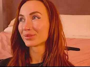 Stripchat Sex Cam of SerenaWest_