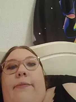 Stripchat Live Sex Cam of Sexycurvyemilyy