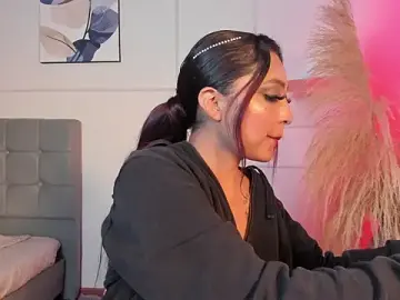 Stripchat Live Porn of naiah_cruzz