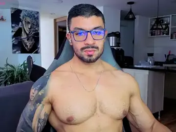 Stripchat Live Sex Cam of Michael_Diamond