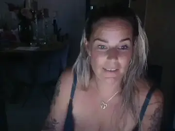 Stripchat Watch Live Sex Cams of xMystiqueMavenx