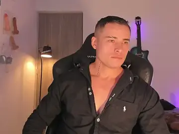 Stripchat Free Live Porn of connorsmiith