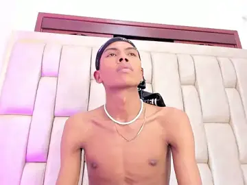 Stripchat Adult Webcam of Cuteboyhenrik_os