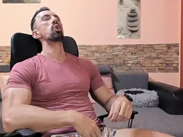 Stripchat Live Sex Cam of HotHunkTrainer