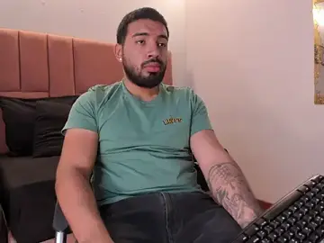 Stripchat Adult Webcam of Massimo_Moretti