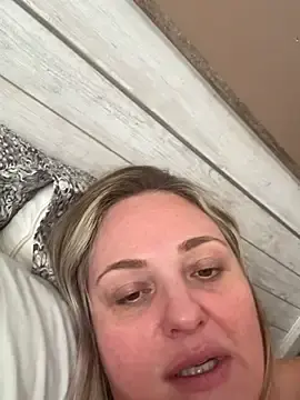 Stripchat Live Sex Cam of 1SexyQueen