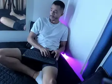 Stripchat Sex Cam of Damiam_23