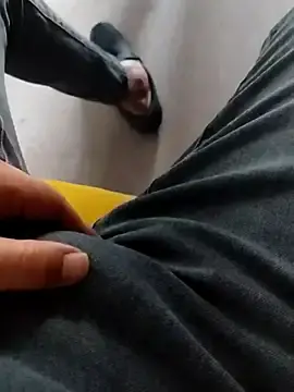 Stripchat Free Porn Cam of emremodel